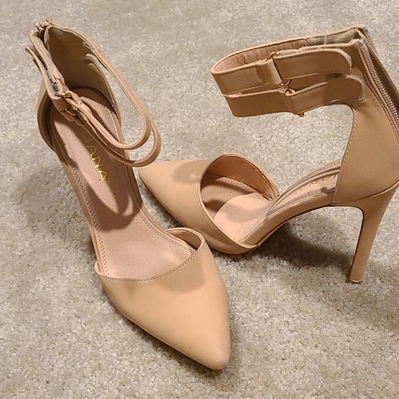 nude heels size 2